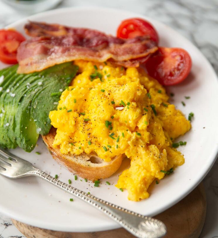 cheesy-scrambled-eggs-744x810.jpg